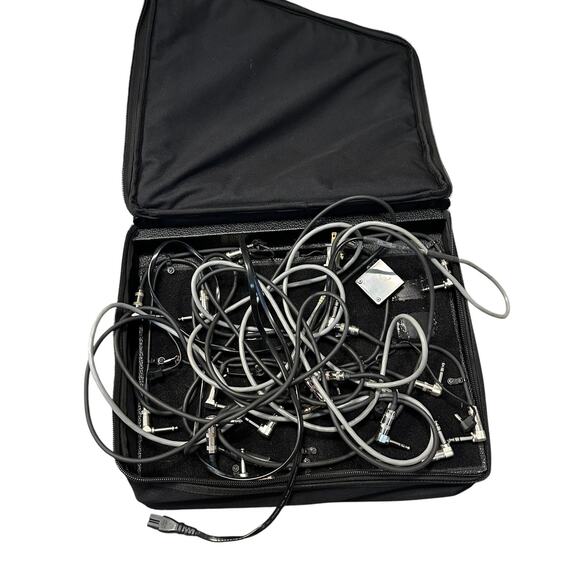 Gator Pedal Tote 18"x15" Black Case + Pedalboard + Cables / Equipment Shown - Picture 2 of 3